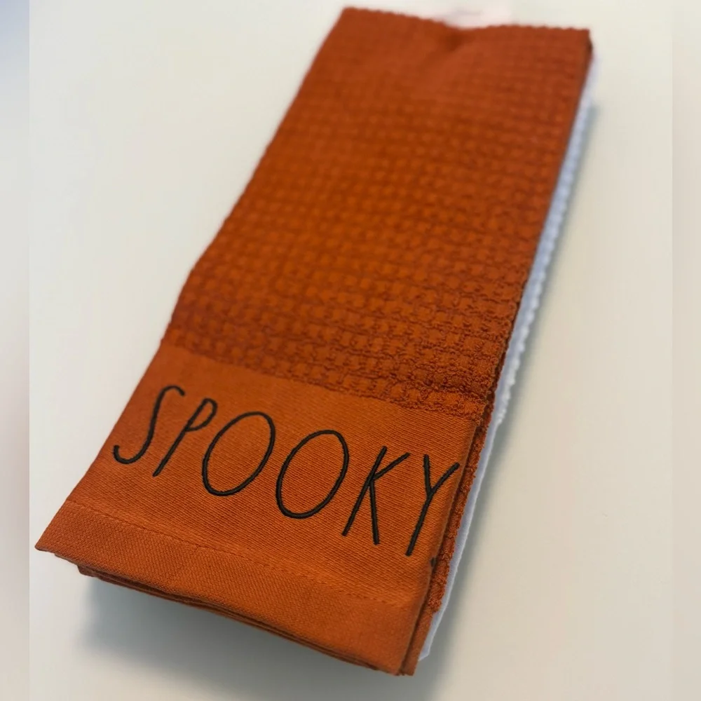 🎃👻 Rae Dunn Set of 3 Halloween Kitchen Towels with ‘Boo’ Text - Picture 2 of 5